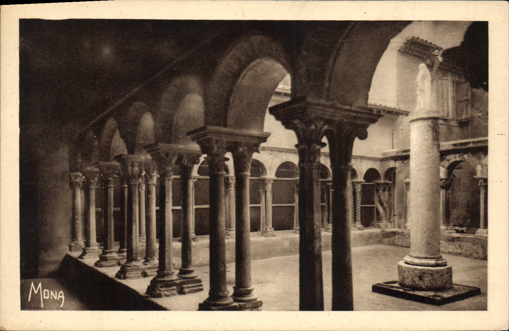 CPA Aix en Provence Cloitre de la Cathedrale Saint Sauveur 