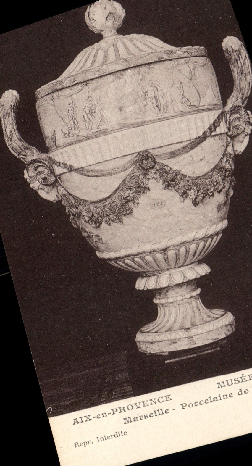 CPA Aix en Provence Musee Marseille Porcelaine de 