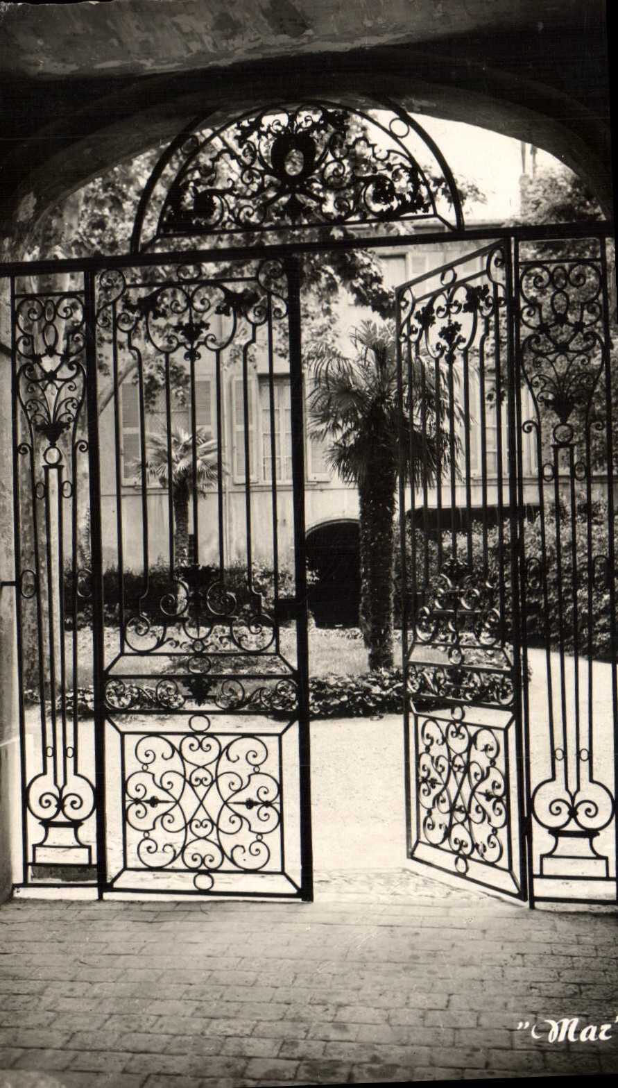 CPA Aix en Provence Grille du jardin de Pancien Archeveche 