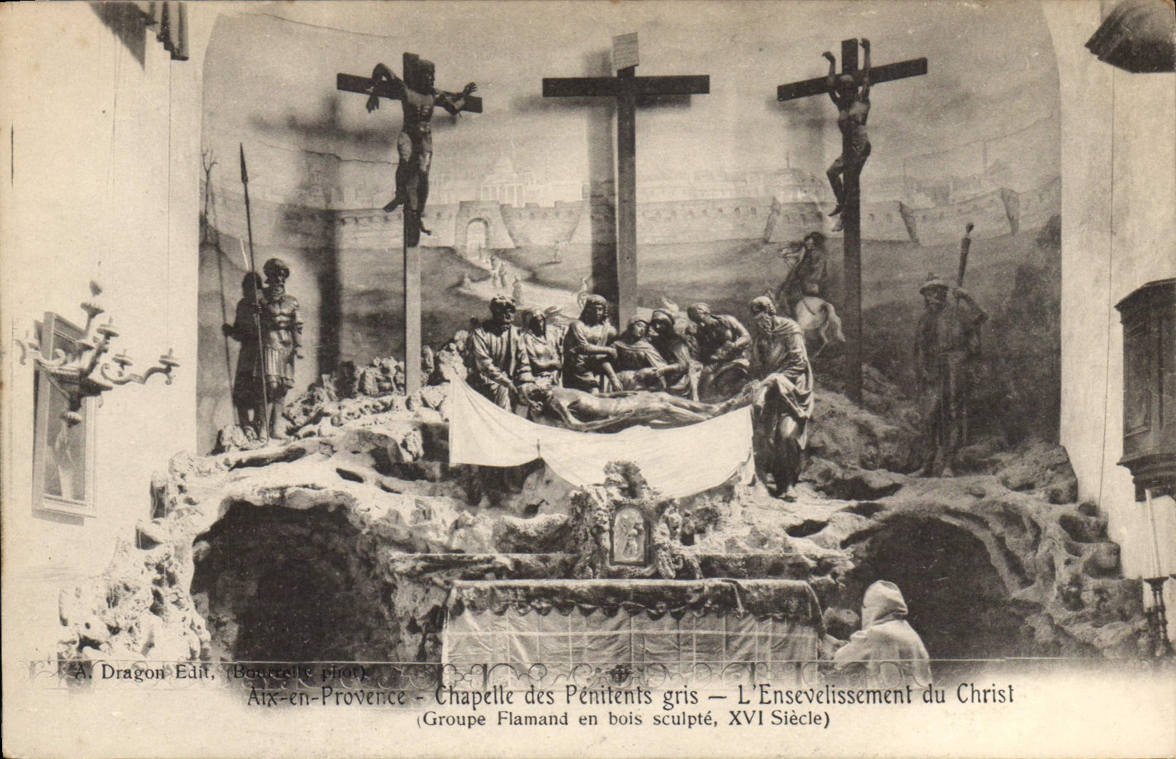 CPA Aix en Provence Chapelle des Penitents gris l'Ensevelissement du Christ Groupe Flamand en bois S
