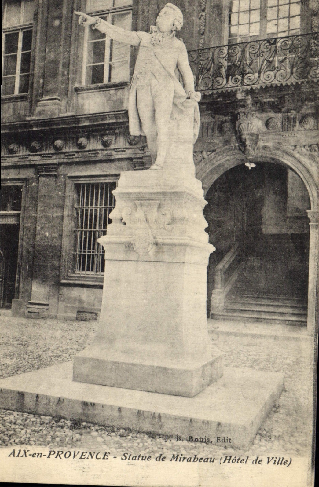 CPA Aix en Provence Statue de Mirabeau hotel de Ville 