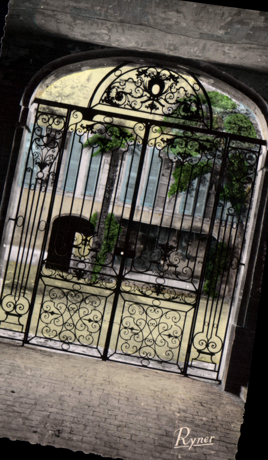 CPA Aix en Provence Portail en fer forge de l'Archeveche XVIII S 