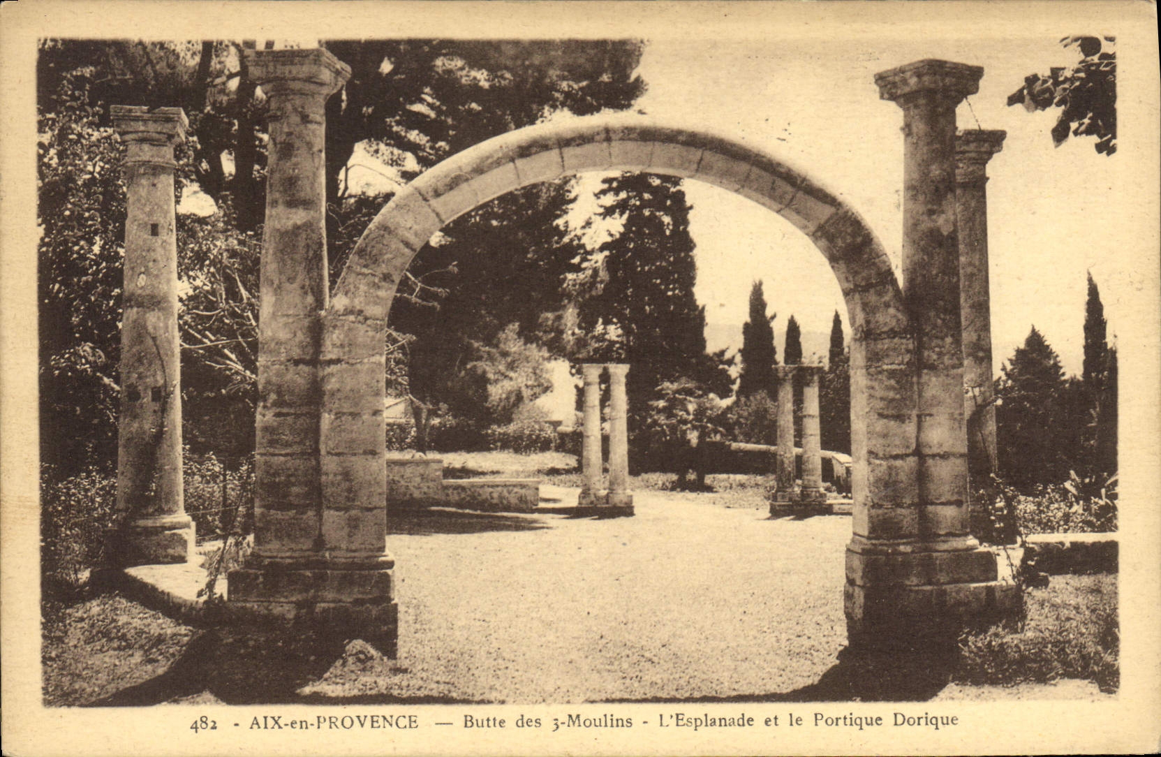 CPA Aix en Provence Butte des 3 Moulins l'Esplanade et le Portique Dorique 