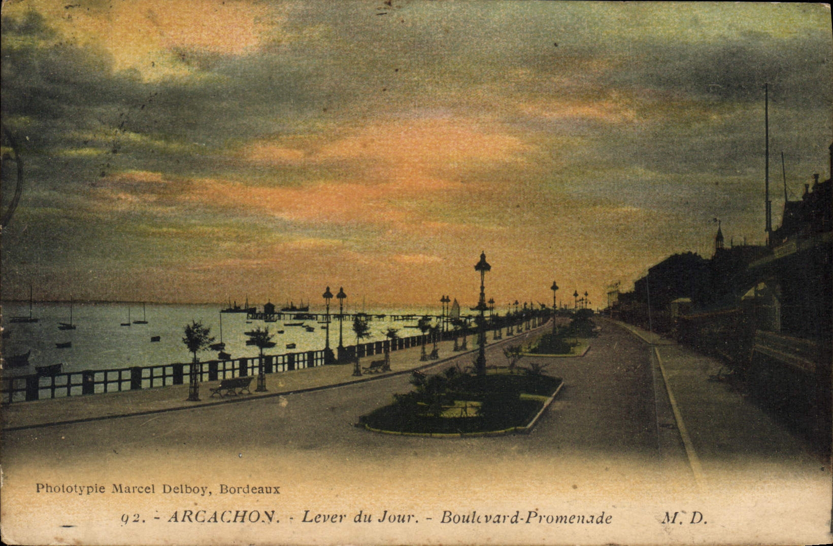 CPA Arcachon Lever du Jour Boulevard Promenade