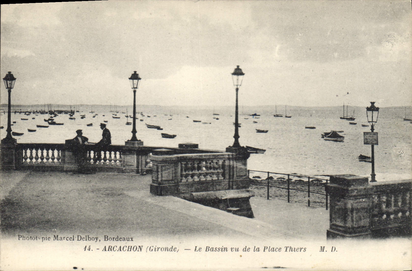 CPA Arcachon Gironde le Bassin vu de la Place Thiers 