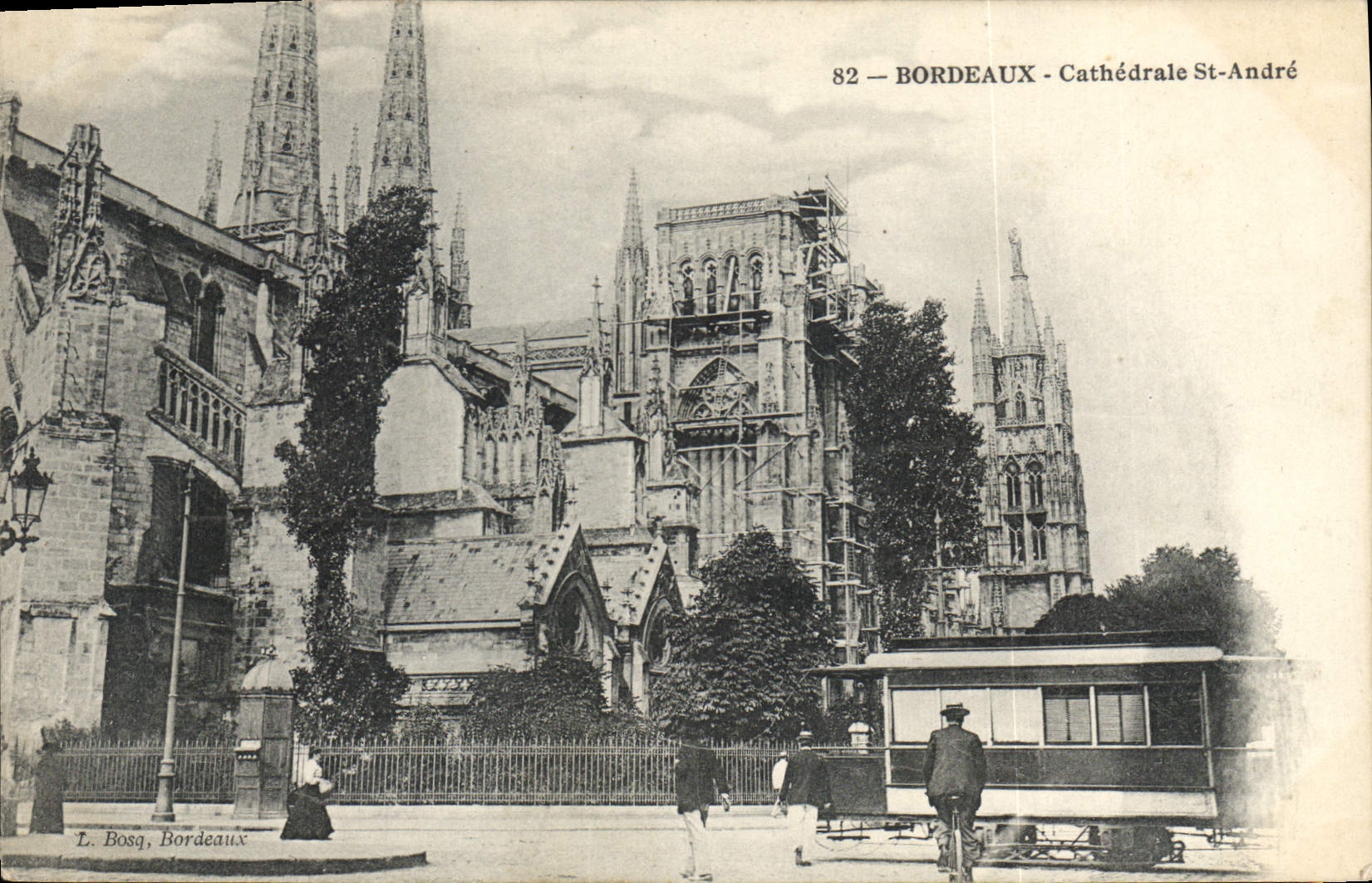 CPA Bordeaux Cathedrale St Andre Tramway