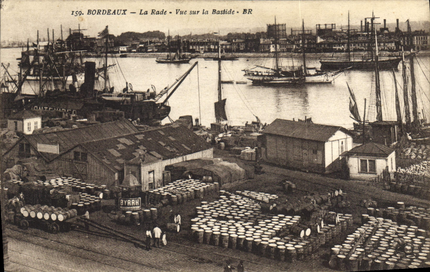 CPA Bordeaux la rade vue sur la Bastide 