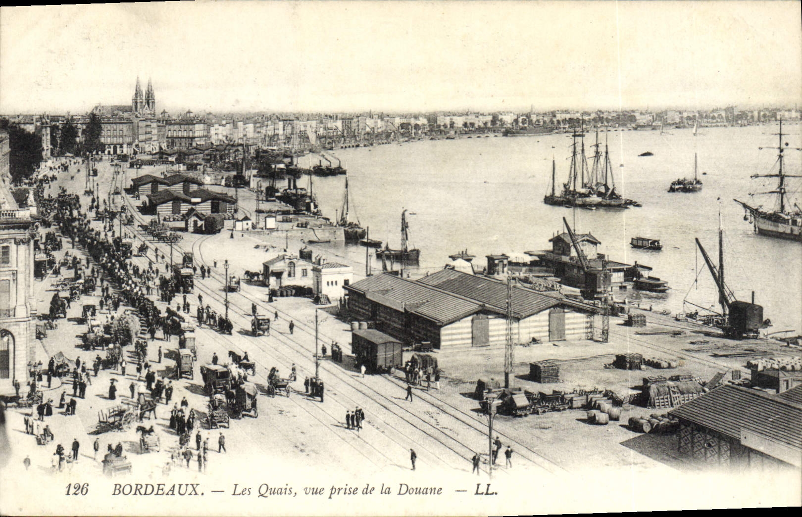 CPA Bordeaux les Quais vue prise de la Douane