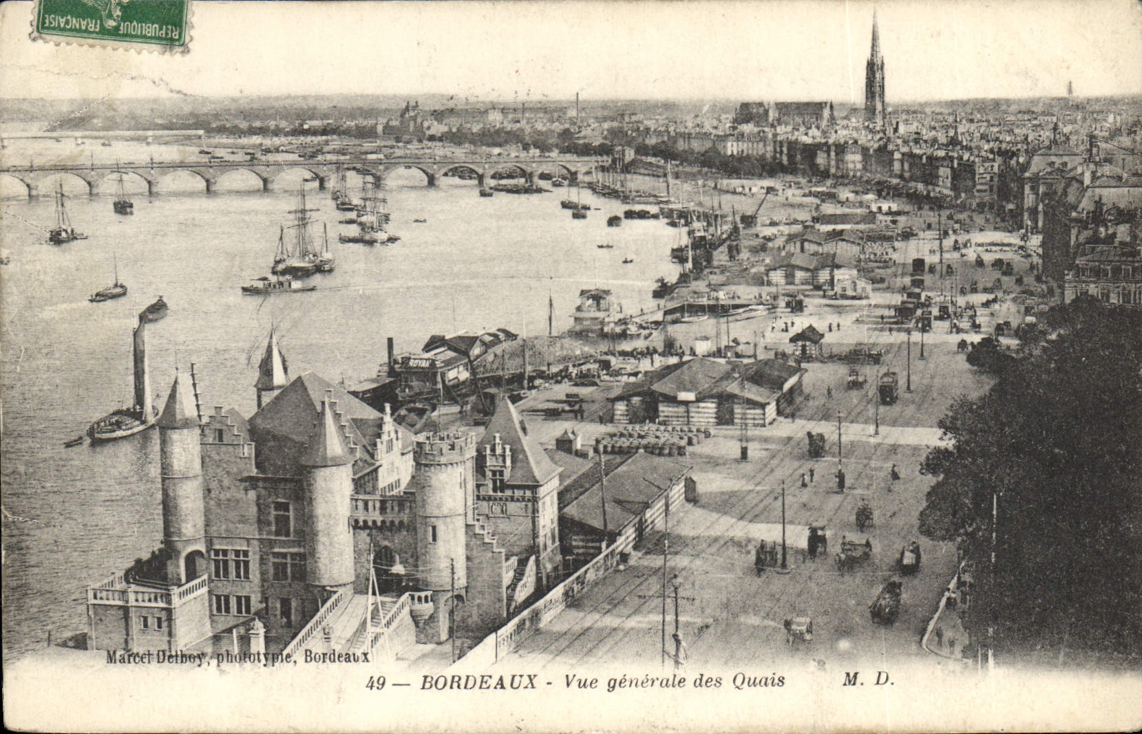 CPA Bordeaux vue generale des Quais 