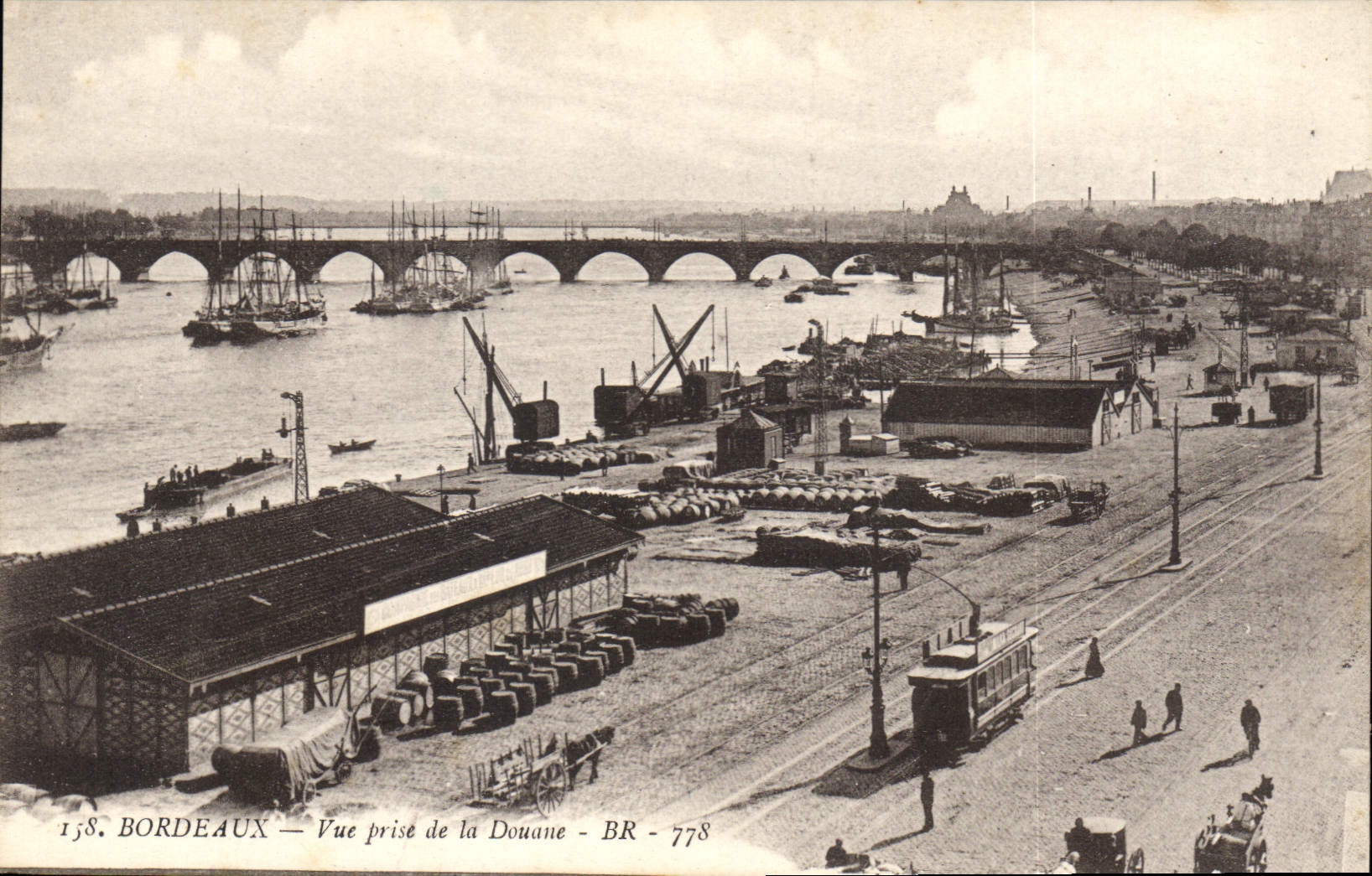 CPA Bordeaux vue prise de la Douane 