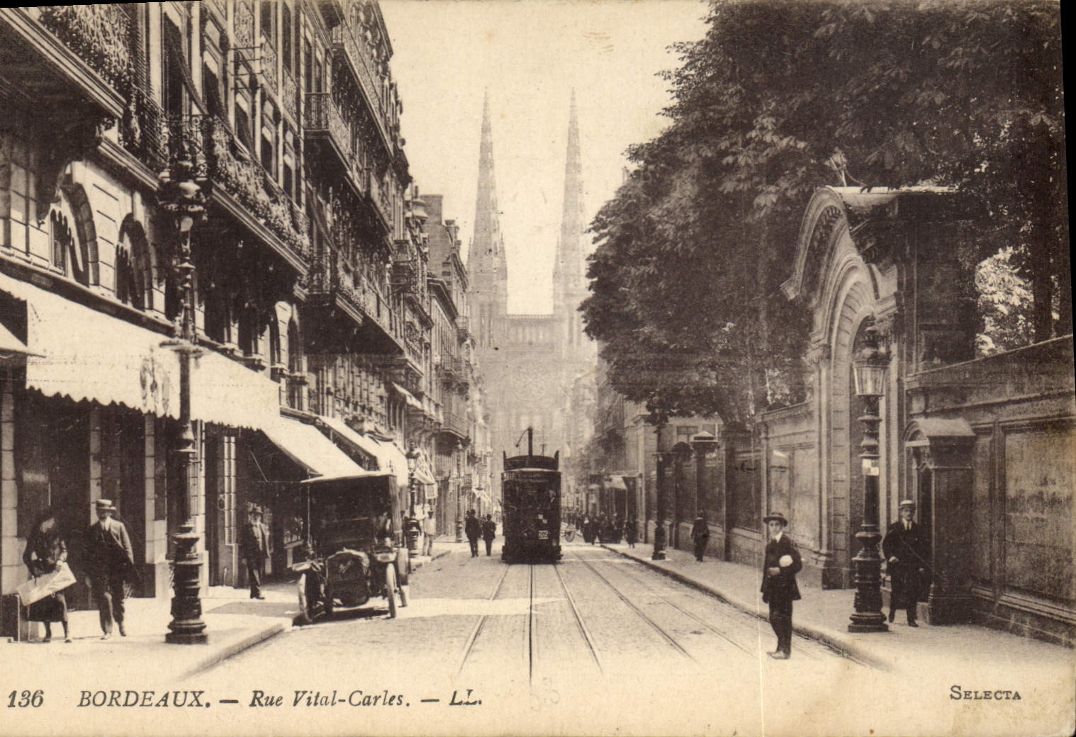 CPA Bordeaux Rue Vital Carles Tramway