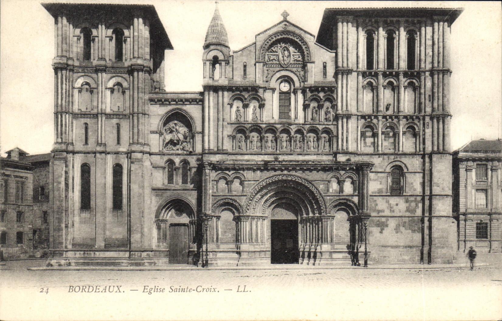 CPA Bordeaux Eglise Sainte Croix 