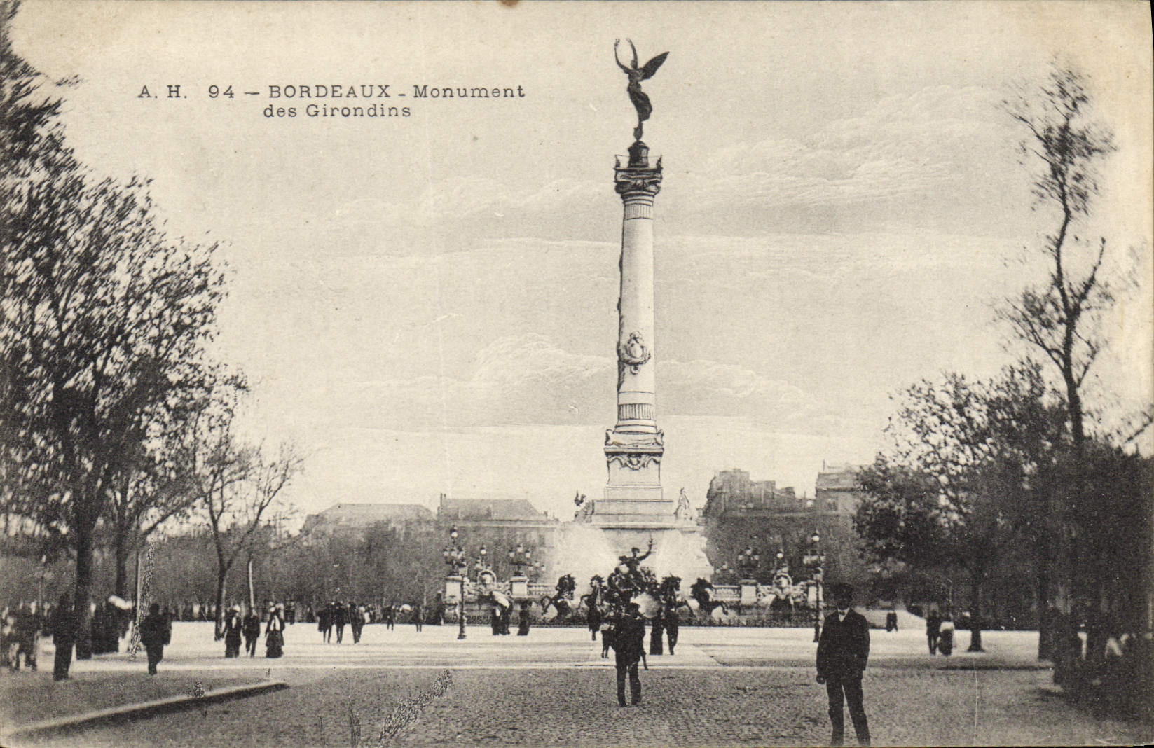 CPA Bordeaux Monument des Girondins 