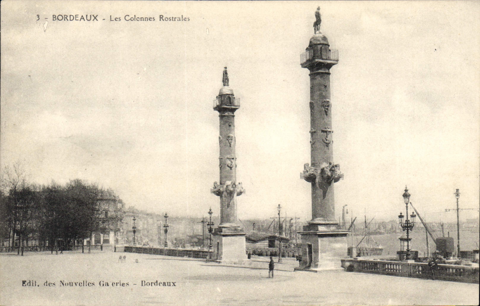 CPA Bordeaux les Colonnes Rostrales 
