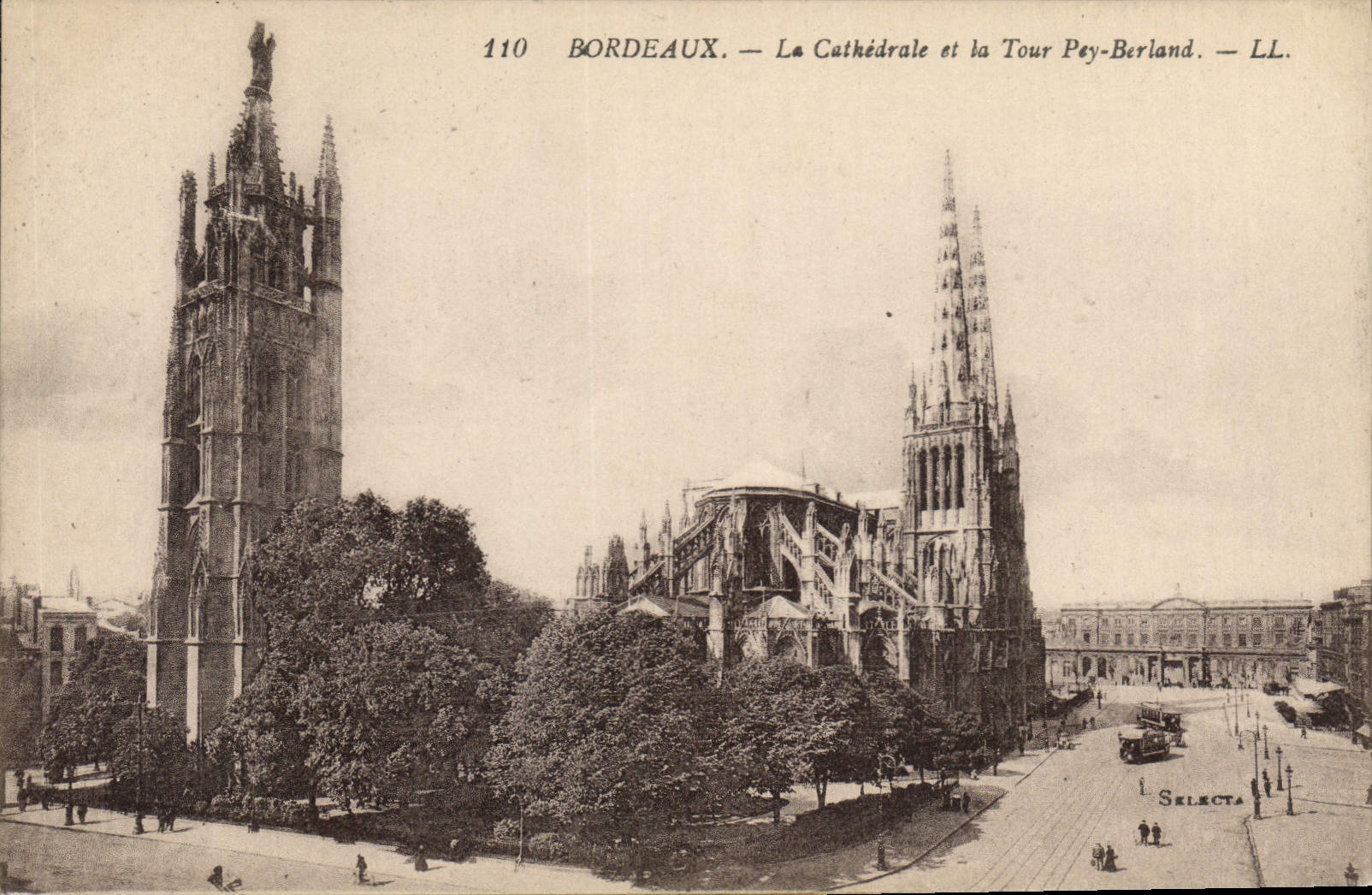 CPA Bordeaux la cathedrale et la Tour Pey Berland 