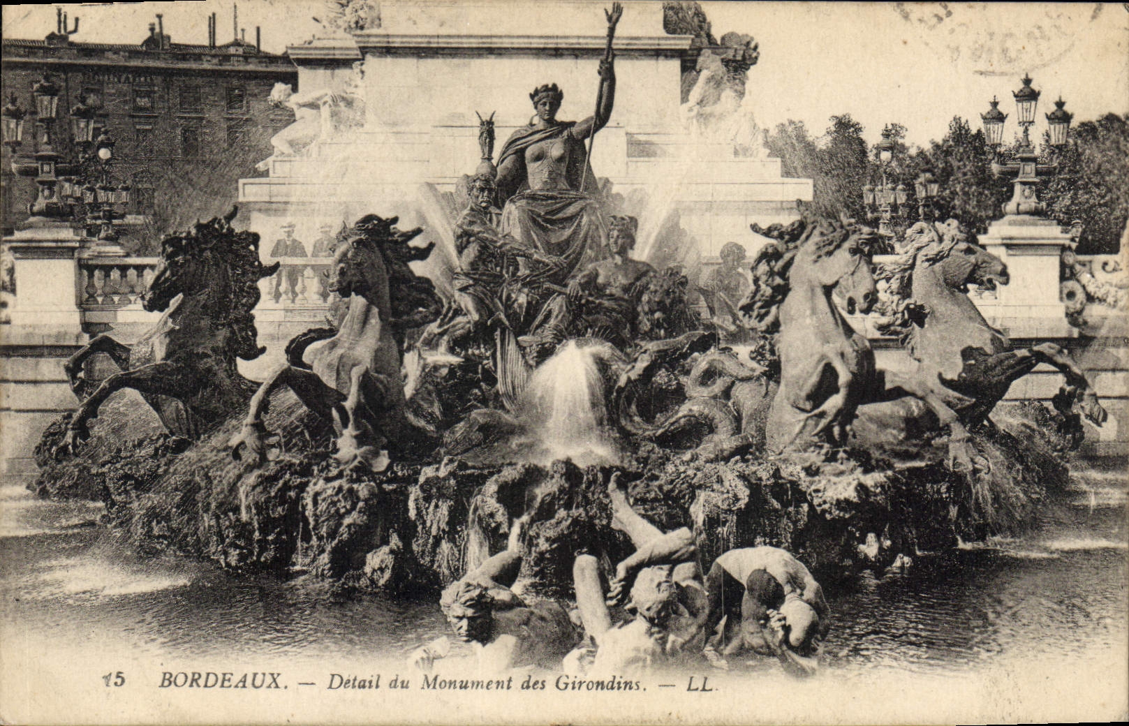 CPA Bordeaux Detail du Monument des Girondins 