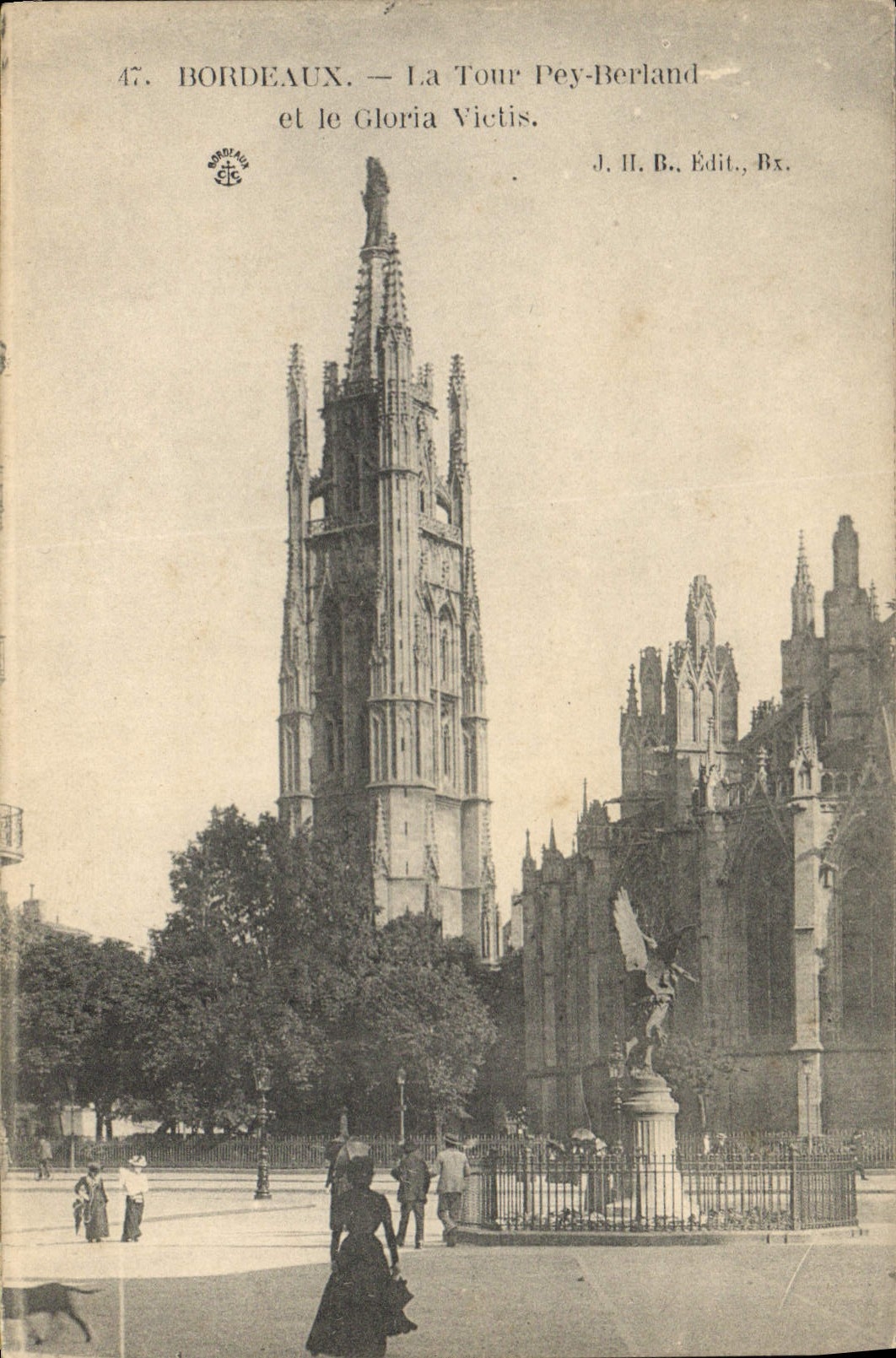 CPA Bordeaux la tour Pey Berland et la Gloria Victis