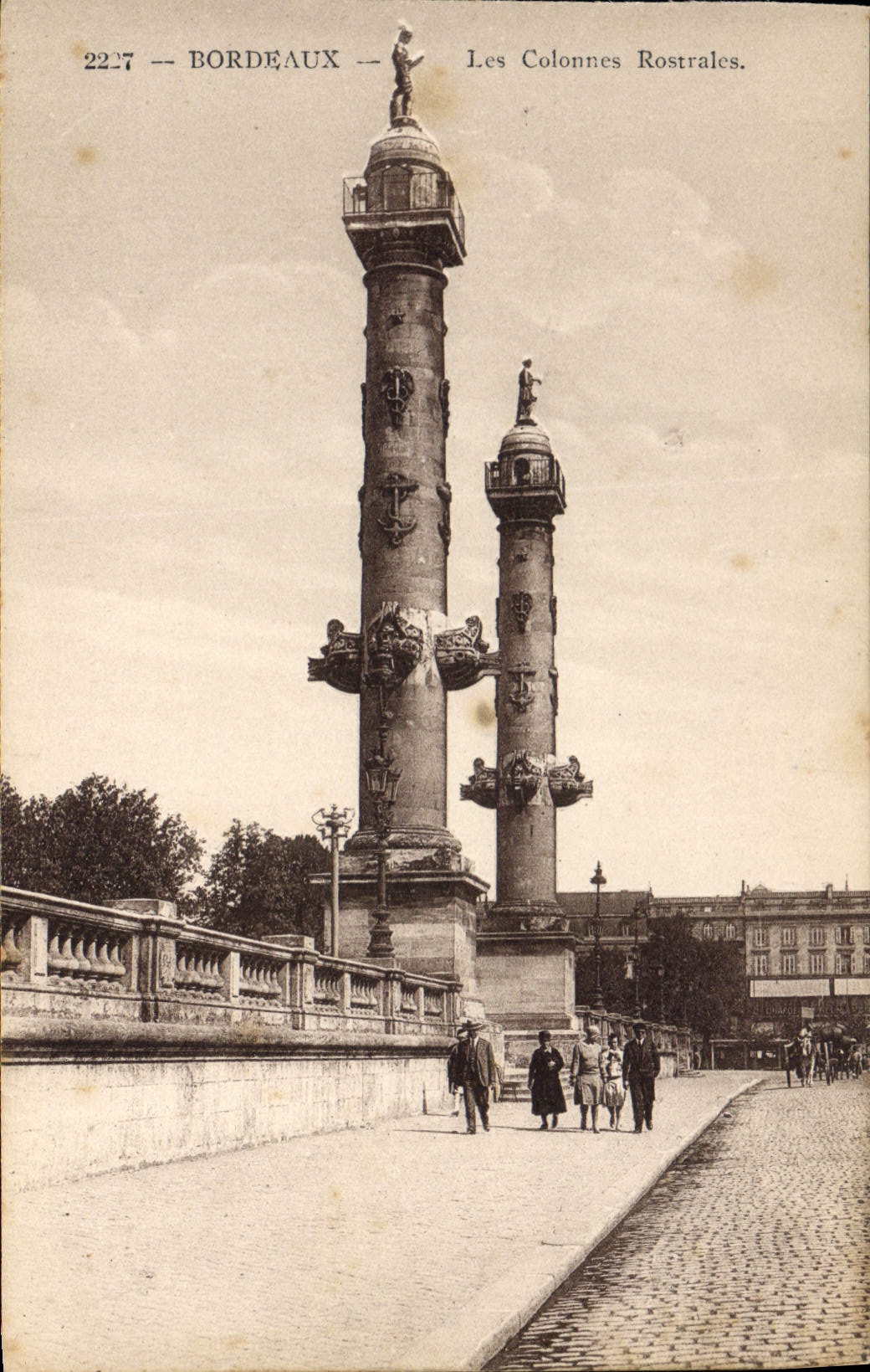 CPA Bordeaux les colonnes Rostrales 