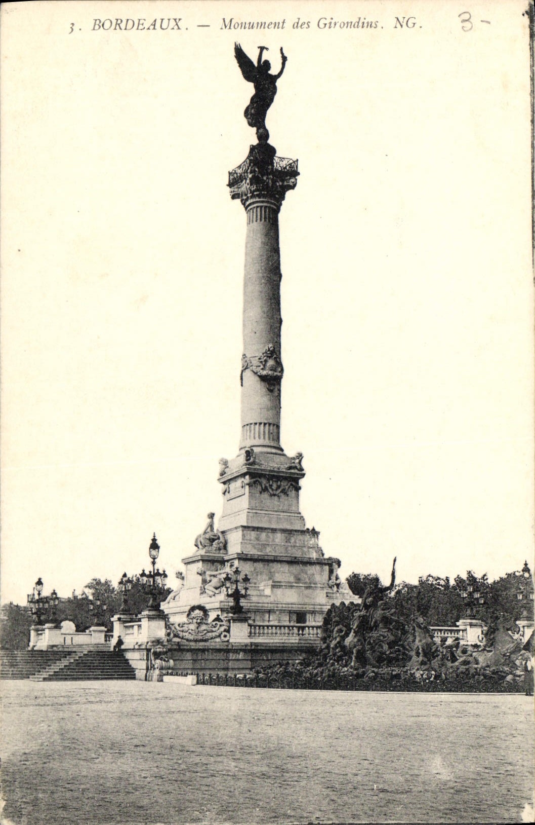 CPA Bordeaux Monument des Girondins 