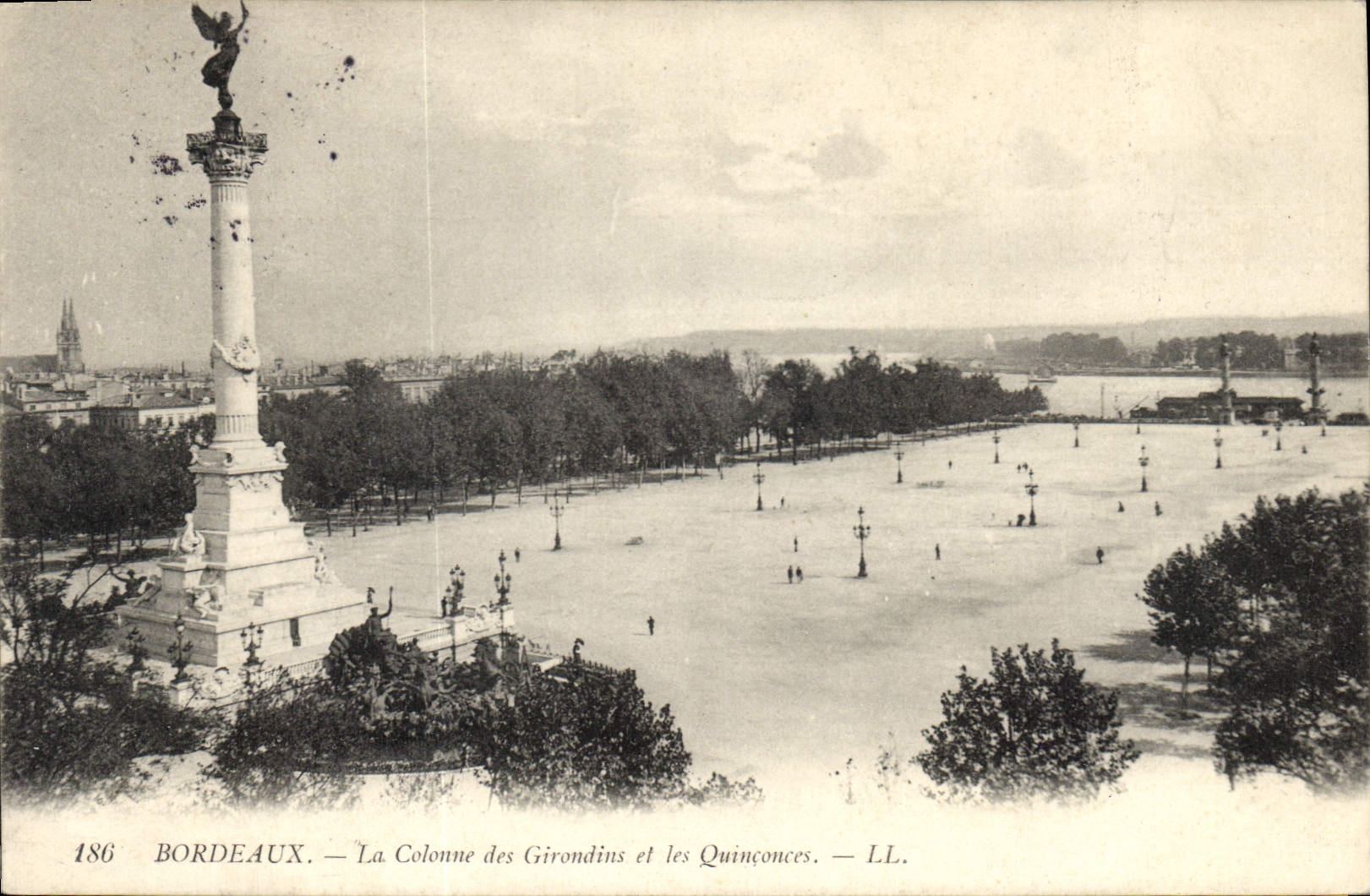 CPA Bordeaux la Colonne des Girondins et les Quinconces