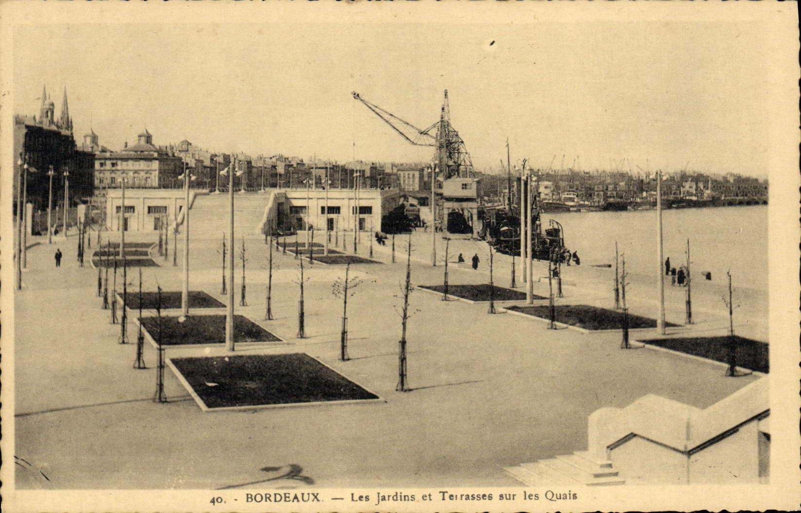 CPA Bordeaux les jardins et Terrasses sur les Quais