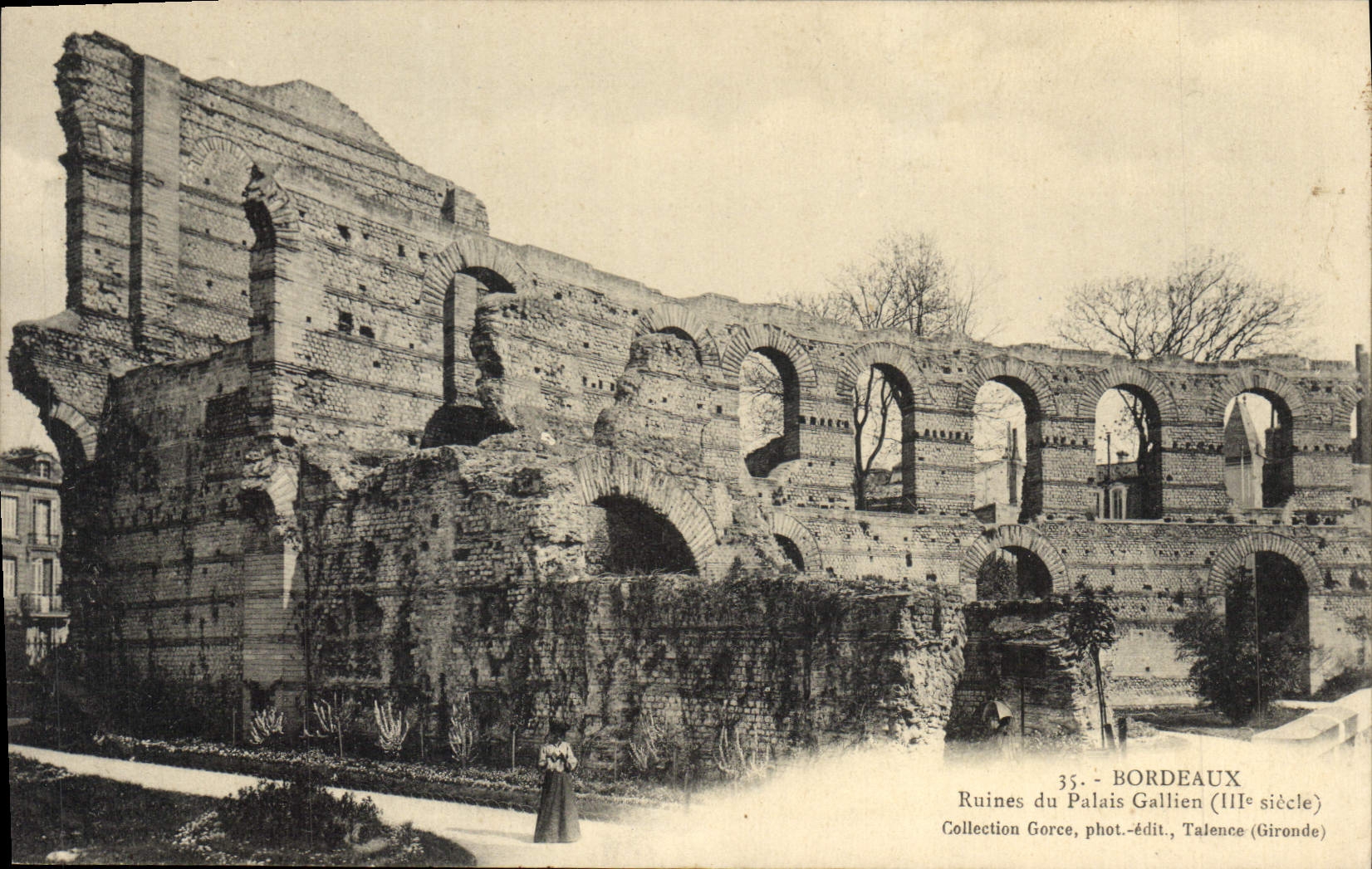 CPA Bordeaux Ruines du Palais Gallien III siecle
