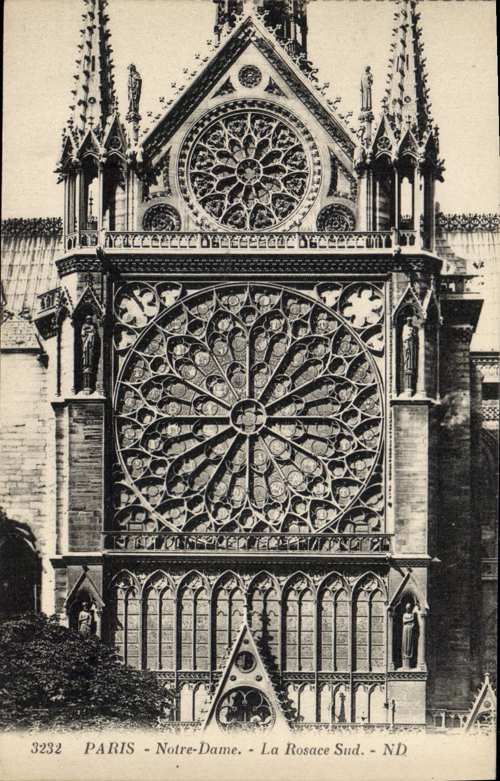 CPA Paris Notre Dame la Rosace Sud