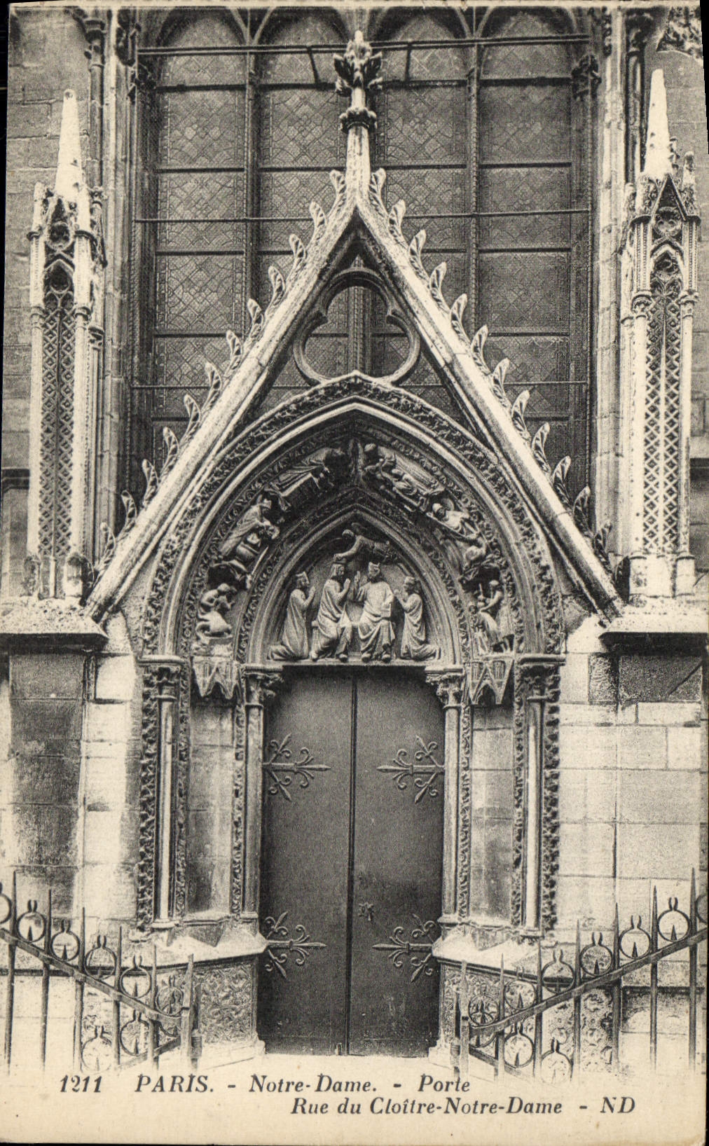 CPA Paris Notre Dame Porte Rue du Cloitre Notre Dame