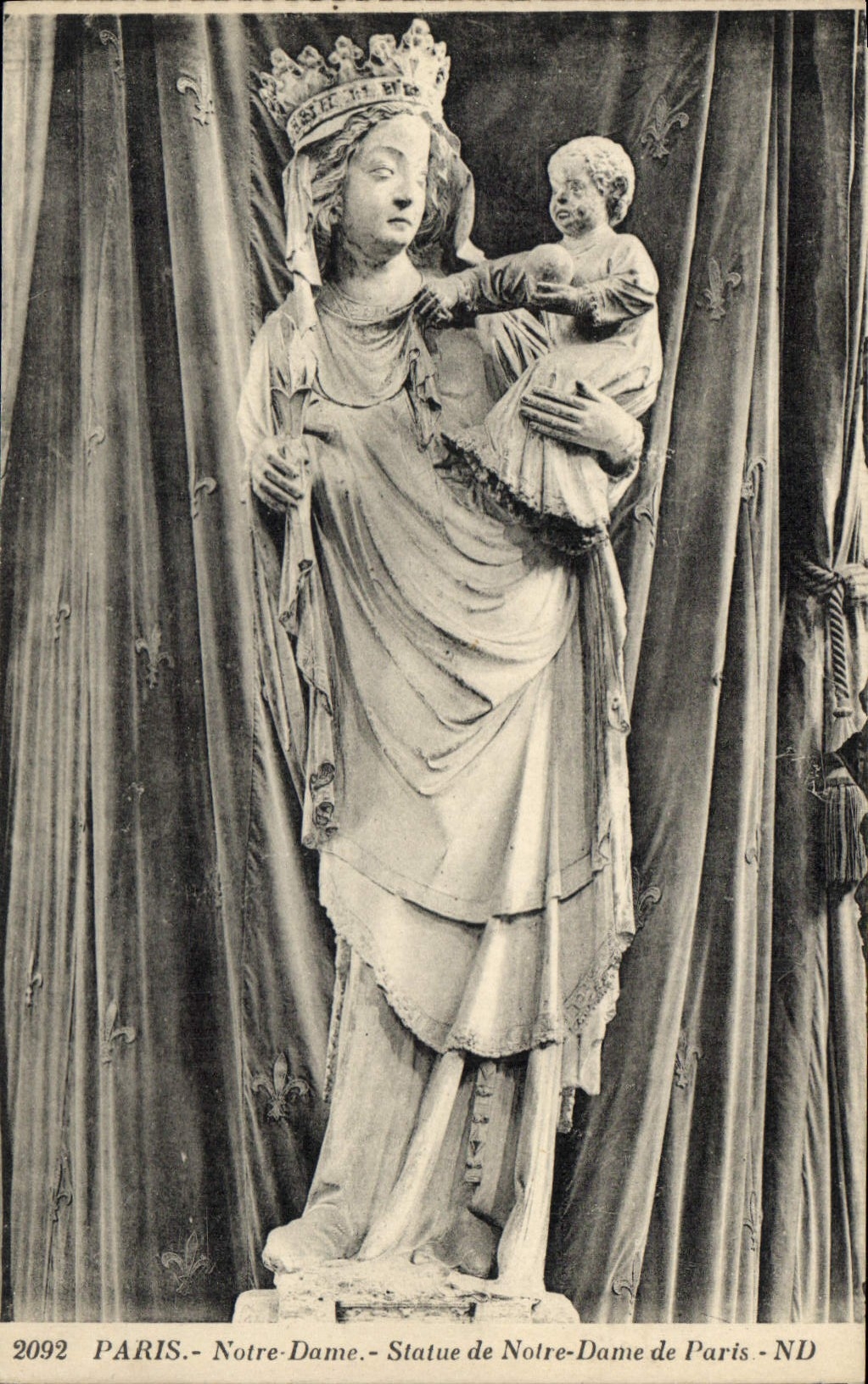 CPA Paris Notre Dame Statue de Notre Dame de Paris