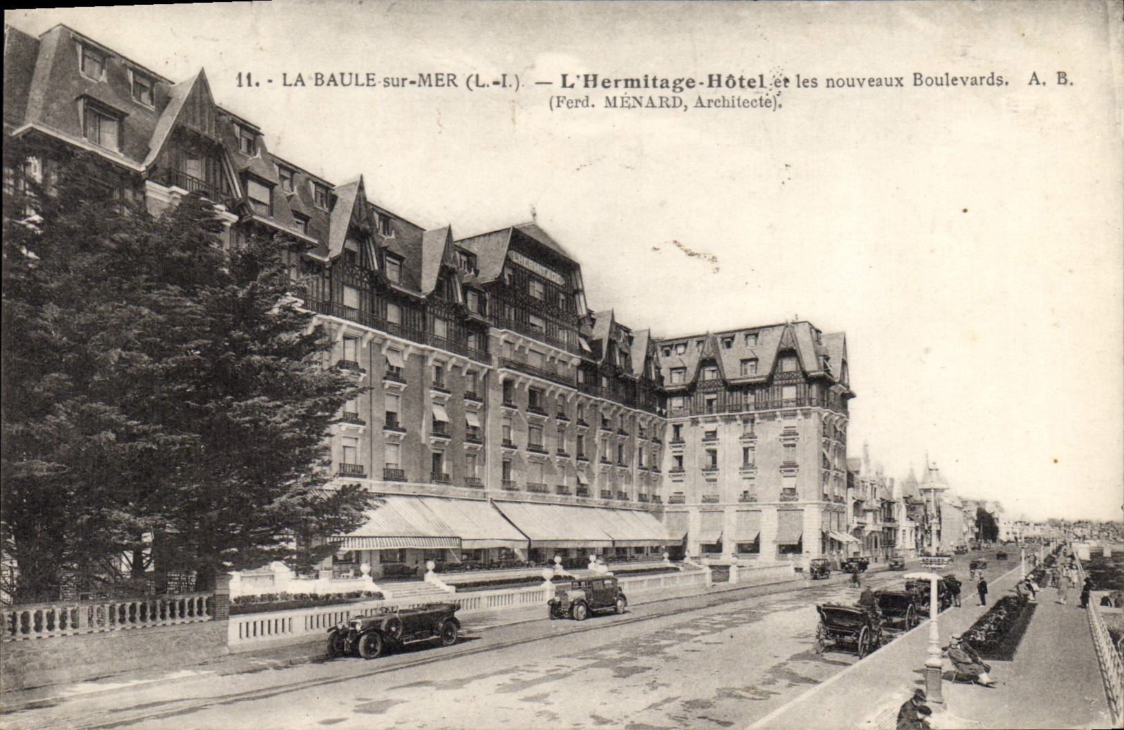 CPA La Baule sur Mer L L l'Hermitrage hotel et les nouveaux Boulevards 