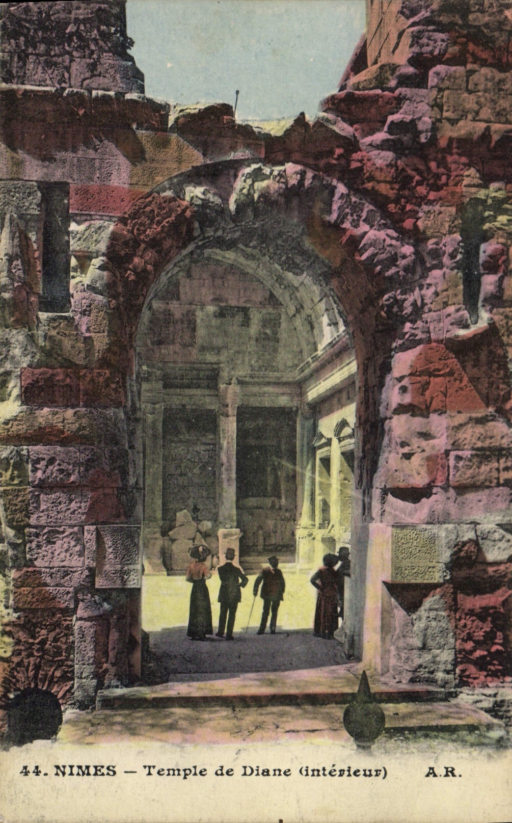 CPA Nimes Temple de Diane Interieur 