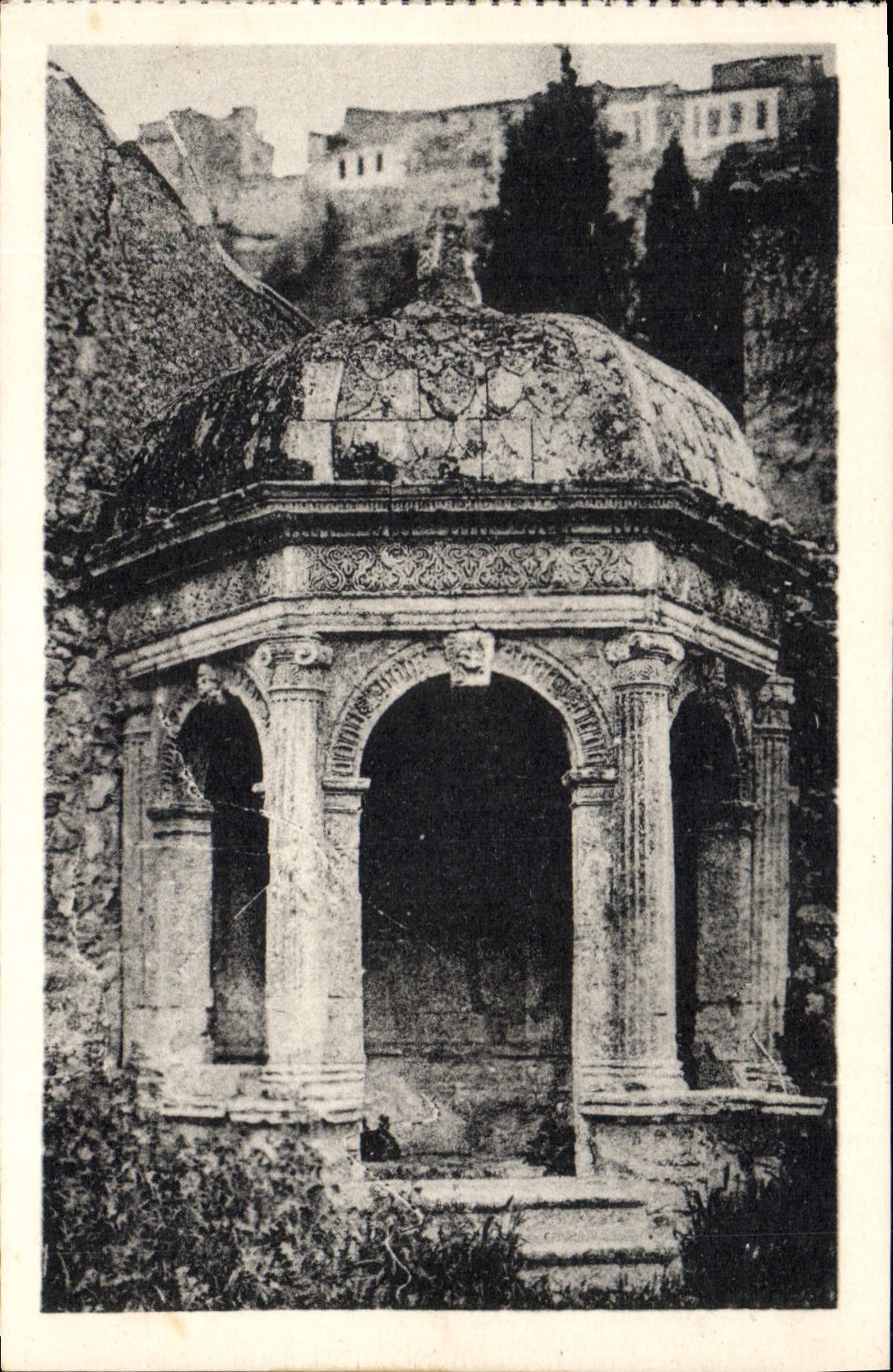 CPA Les Baux Pavillon de la Reine Jenne Rendez vous d'Amour des Princes des Baux