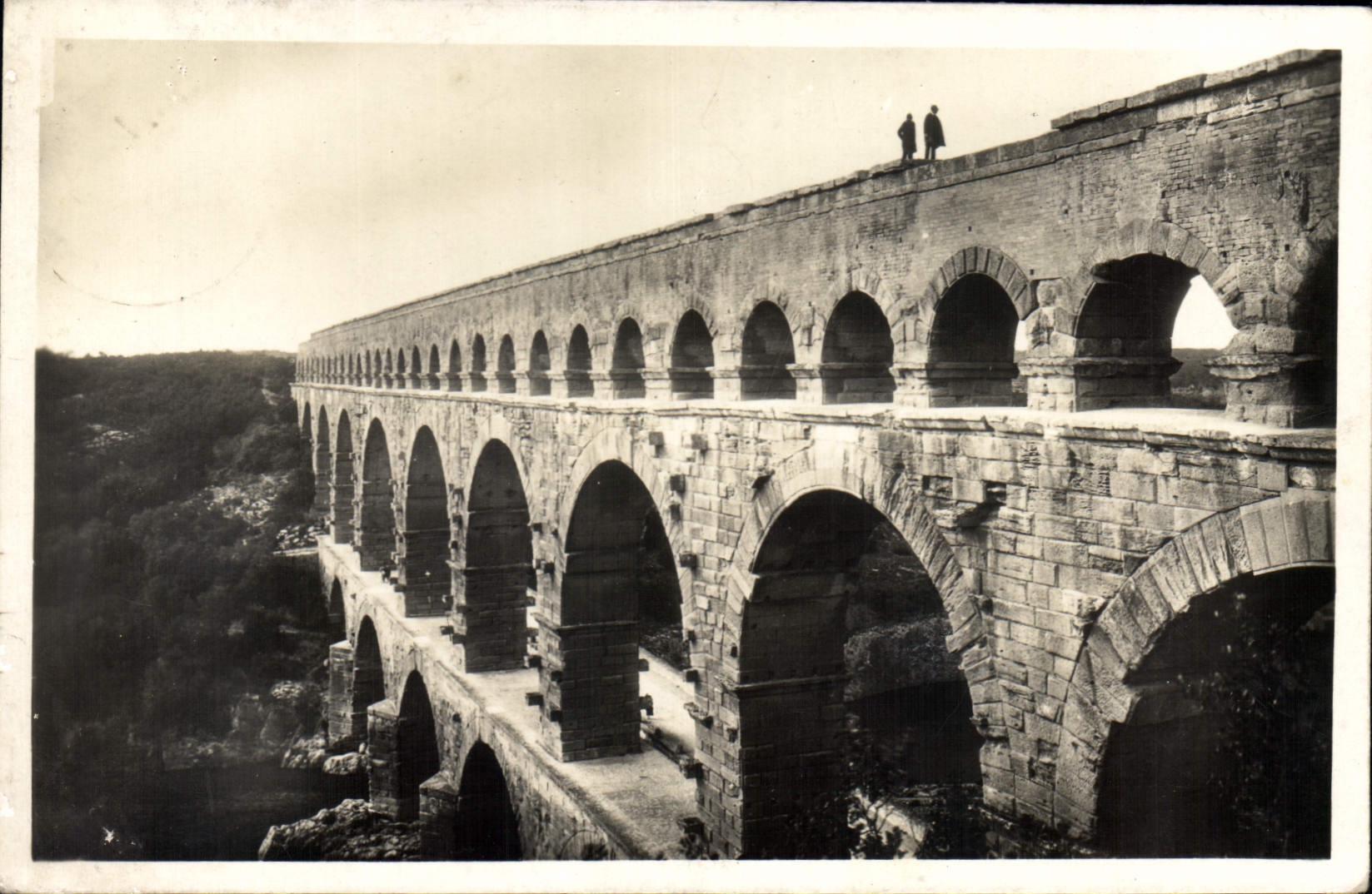 CPA Nimes Gard Le Pont du Gard 