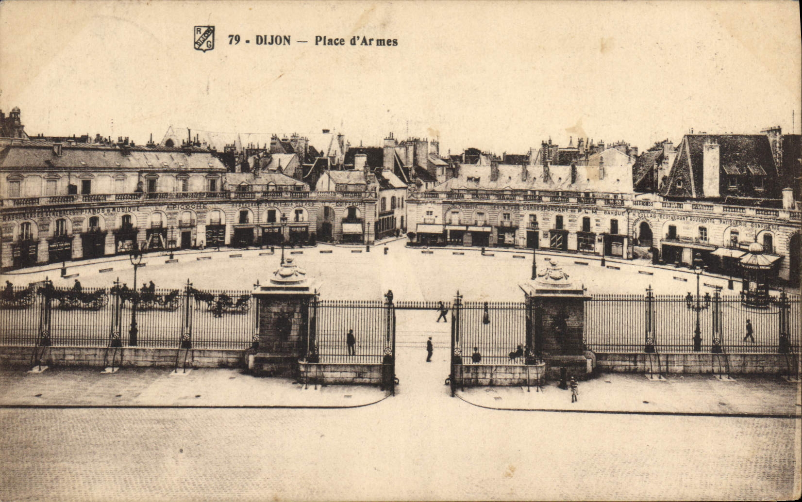 CPA Dijon Place d'Armes 