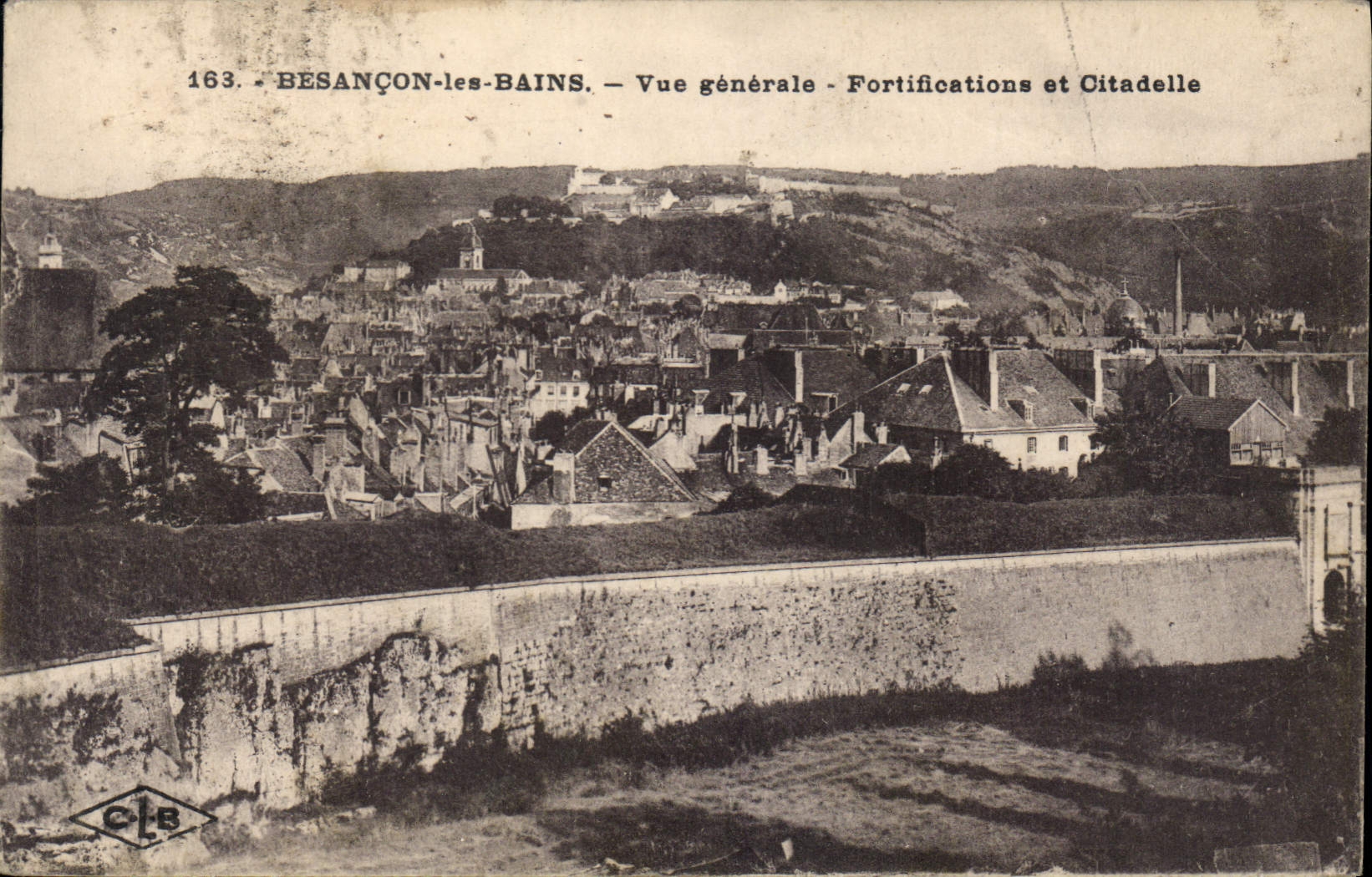 CPA Besancon les Bains Vue generale Fortifications et Citadelle 