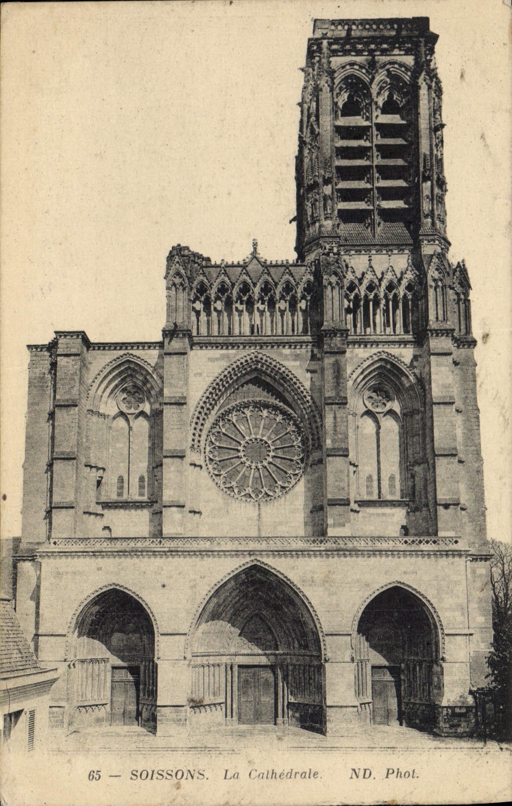 CPA Soissons La Cathedrale 