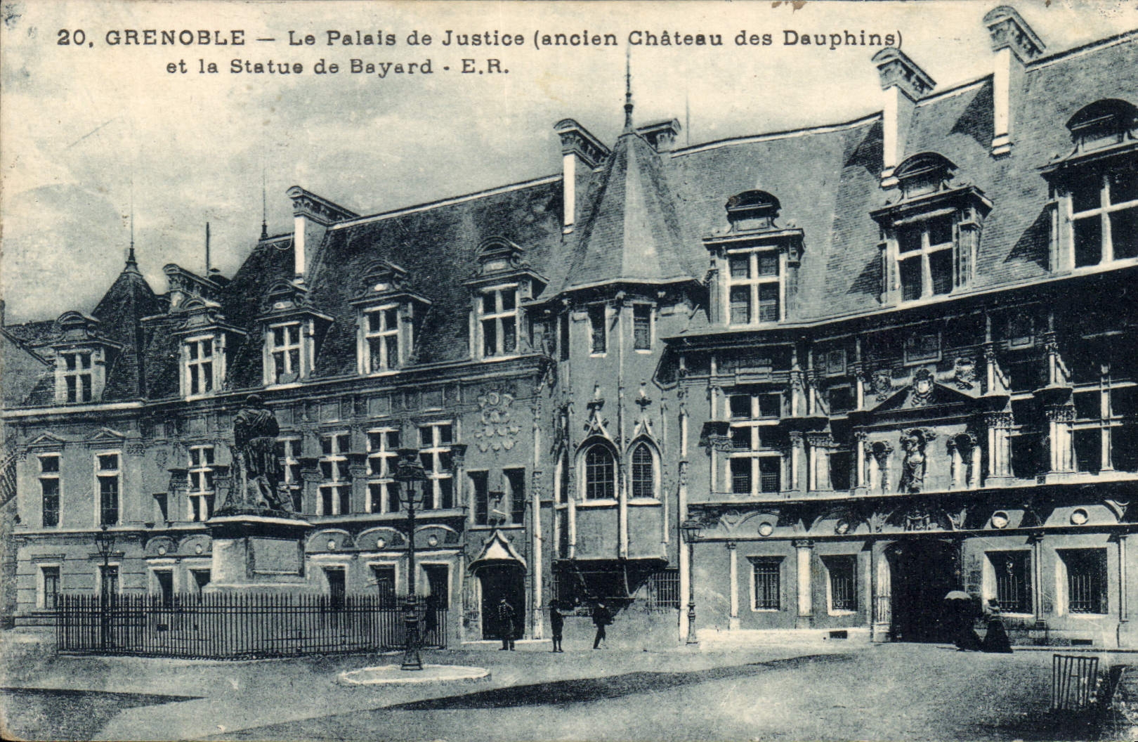 CPA Grenoble Le Palais de Justice ancien Chateau des Dauphins et la Statue de Bayard 