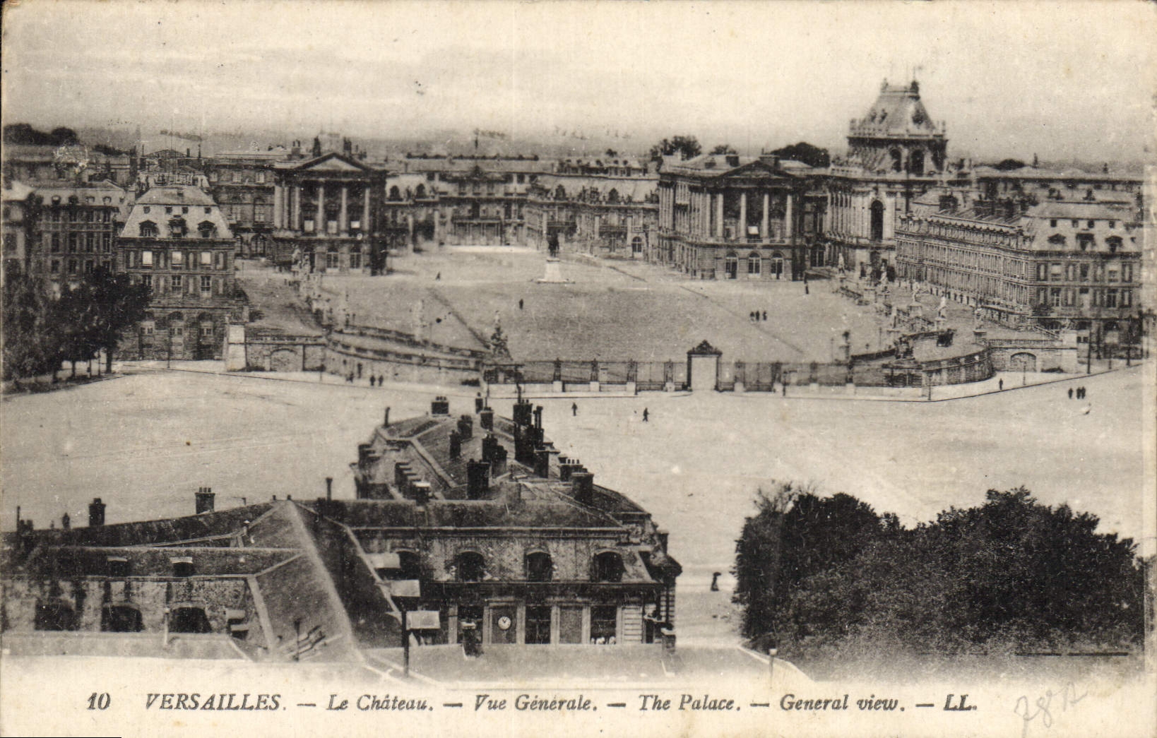 CPA Versailles Le Chateau Vue generale 