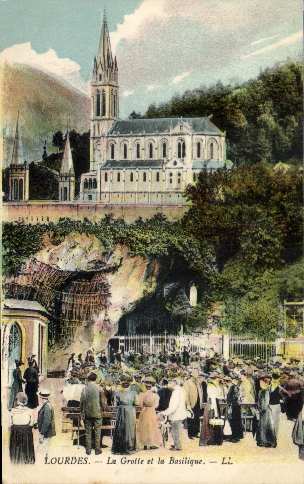 CPA Lourdes La Grotte et la Basilique 