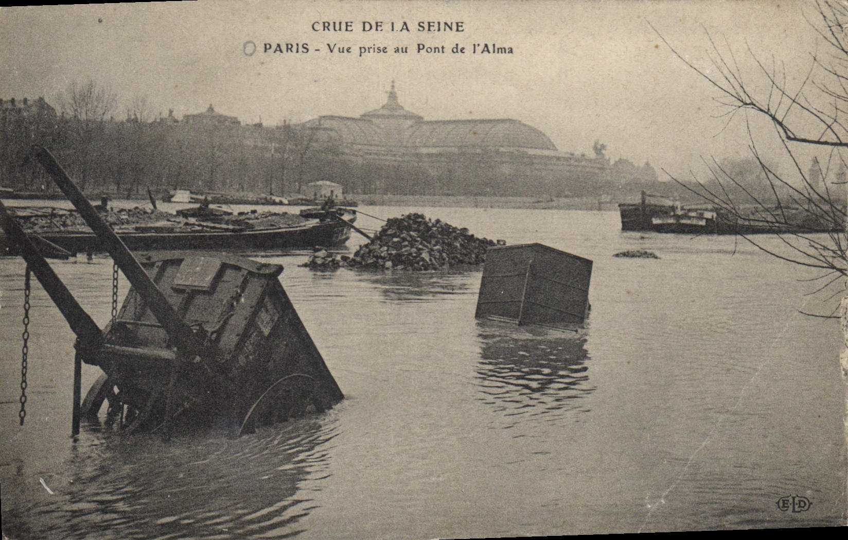 CPA Crue de la Seine Paris Vue prise au Pont de l'Alma