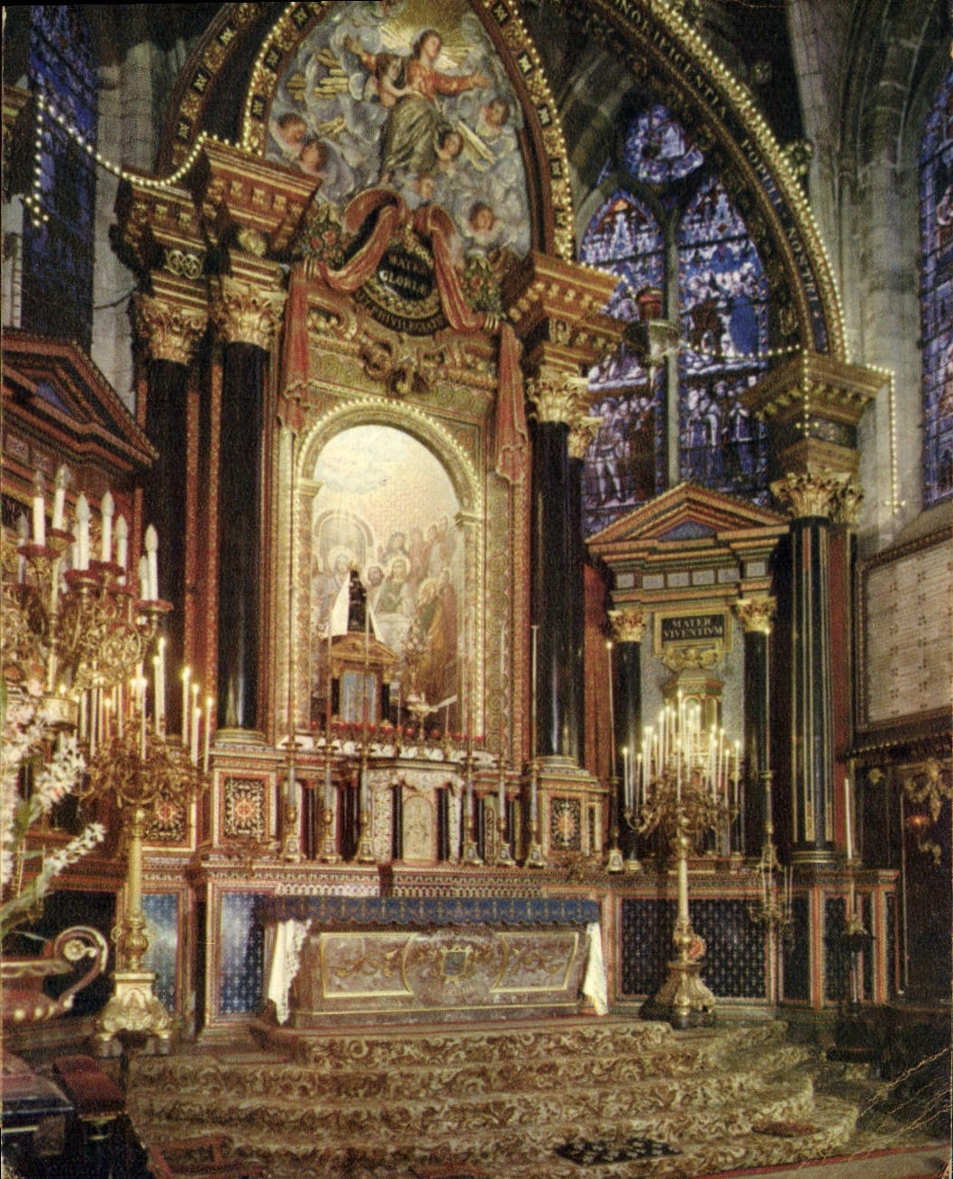 CPA N D de Liesse Le Sanctuaire Le retable la colonnade de jaspe et l'arc triomphal sont l'ex voto d