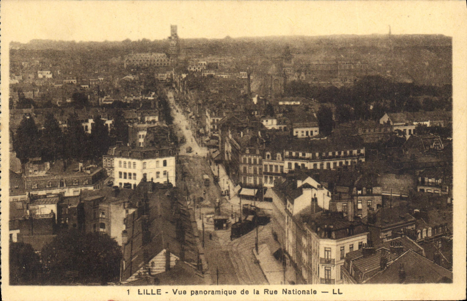 CPA Lille Vue panoramique de la Rue Nationale