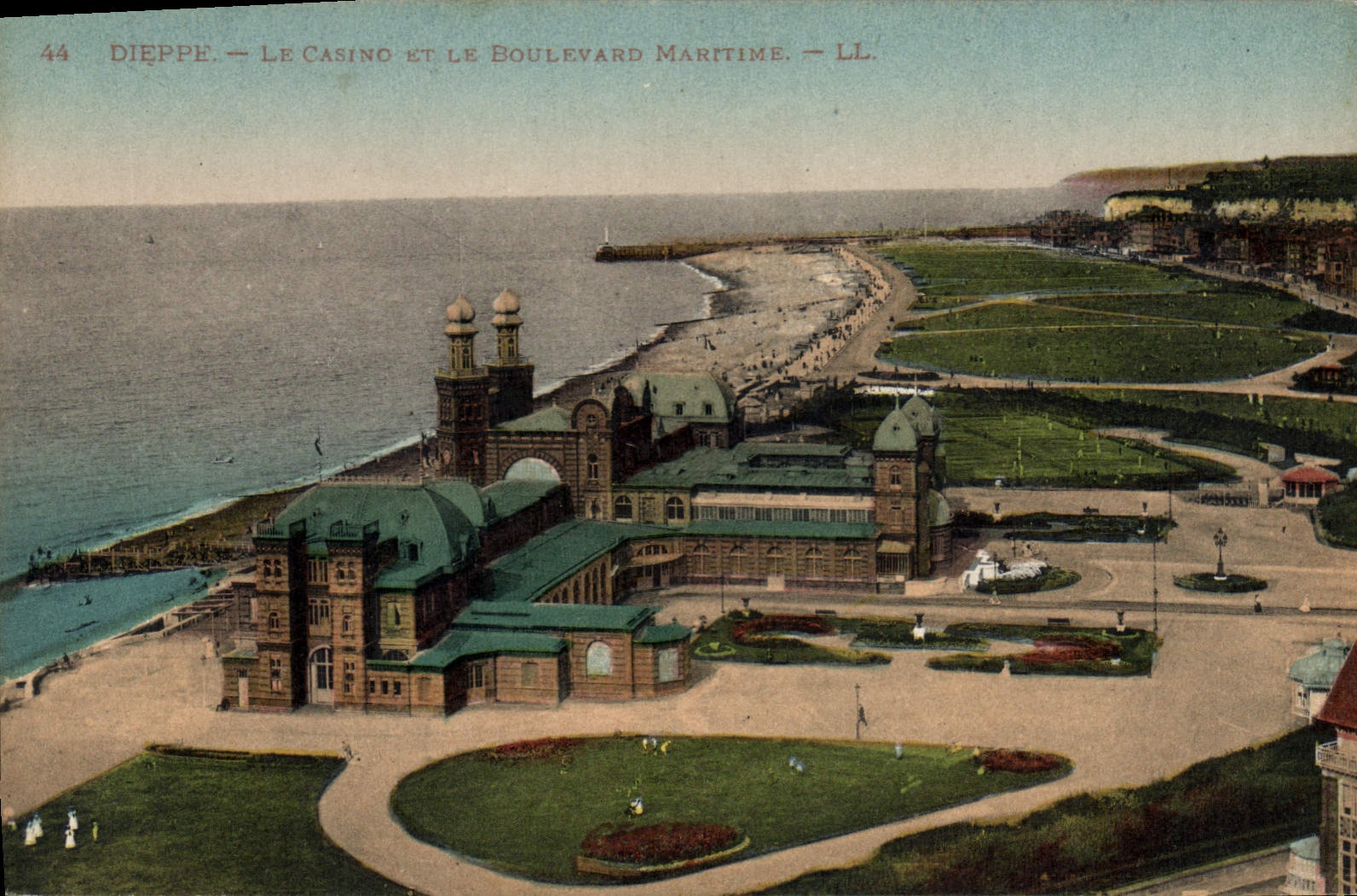 CPA Dieppe Le Casino et le Boulevard Maritime 