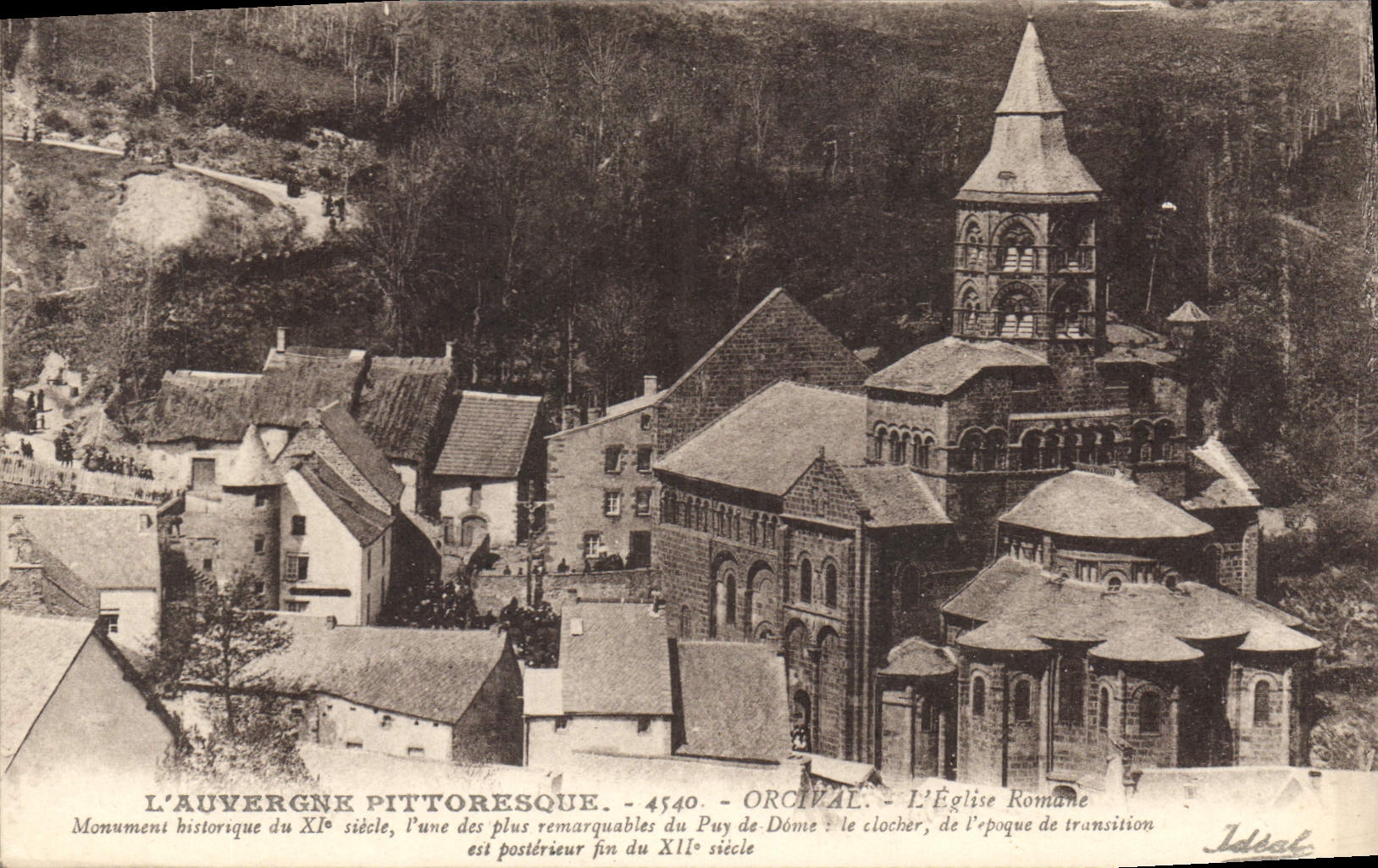 CPA L'Auvergne Pittoresque Orcival L'Eglise Romane Orcival