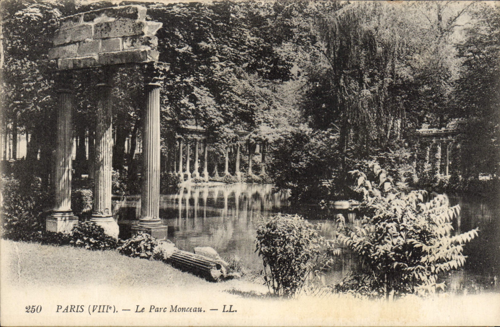 CPA Paris Le Parc Monceau 
