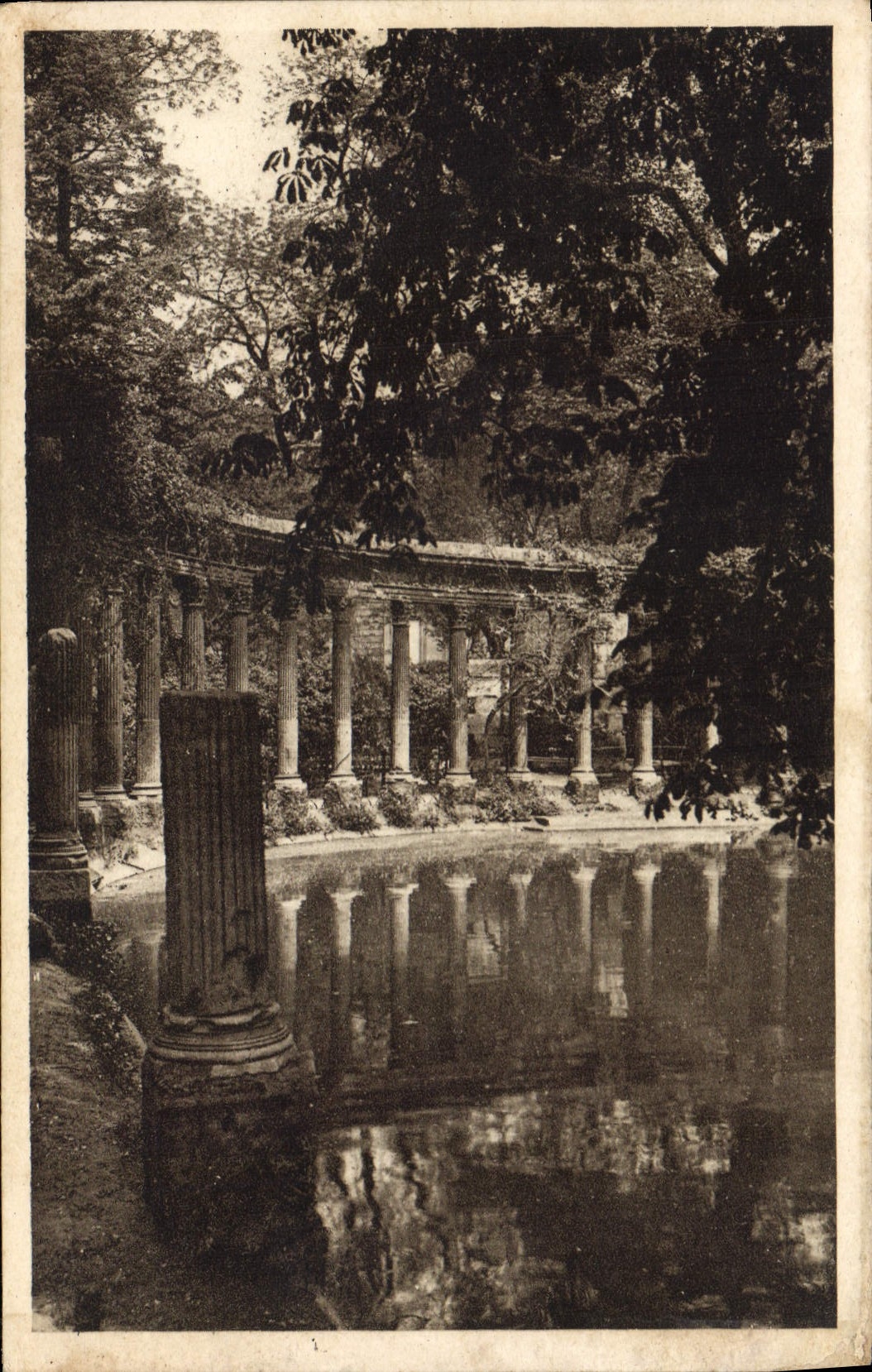 CPA Paris Parc Monceau Les Colonnades et le Lac