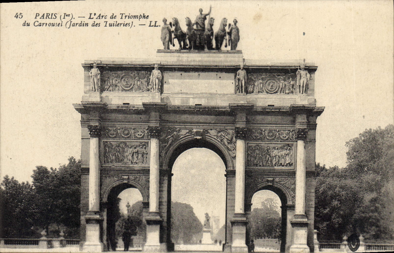 CPA Paris L'Arc de Triomphe du Carrousel Jardin des Tuileries