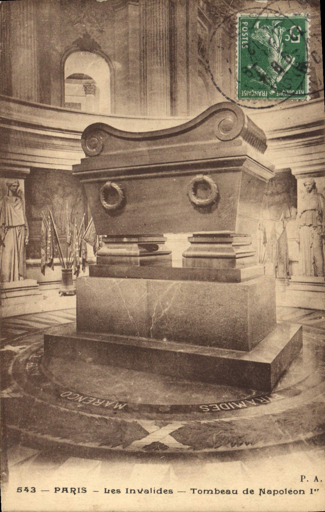 CPA Paris les Invalides Tombeau de Napoleon I