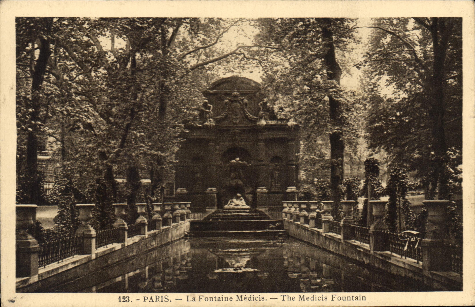 CPA Paris La Fontaine Medicis 