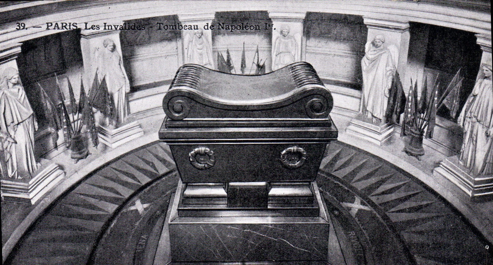 CPA Paris les Invalides Tombeau de Napoleon I